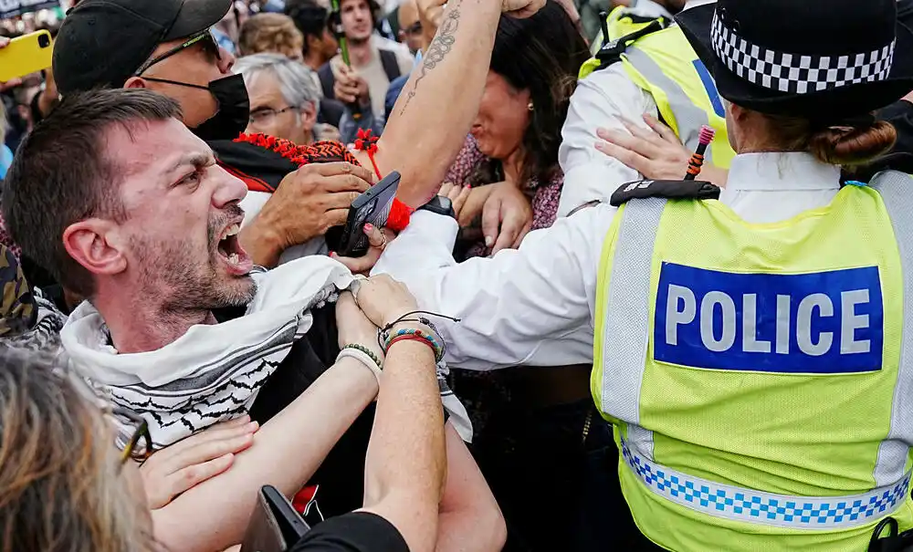 Više od 400 uhapšenih u Londonu na skupu podrške zabranjenoj grupi Palestinska akcija