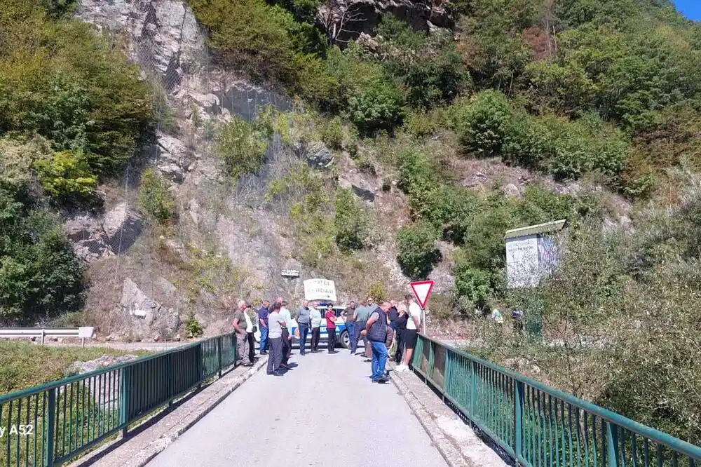 Vlasnici imovine u NP blokirali most na Tari: Donosioci odluka da počnu razmišljati o našim zahtjevima