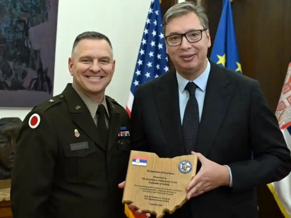 Vučić dobio priznanje od američkog generala
