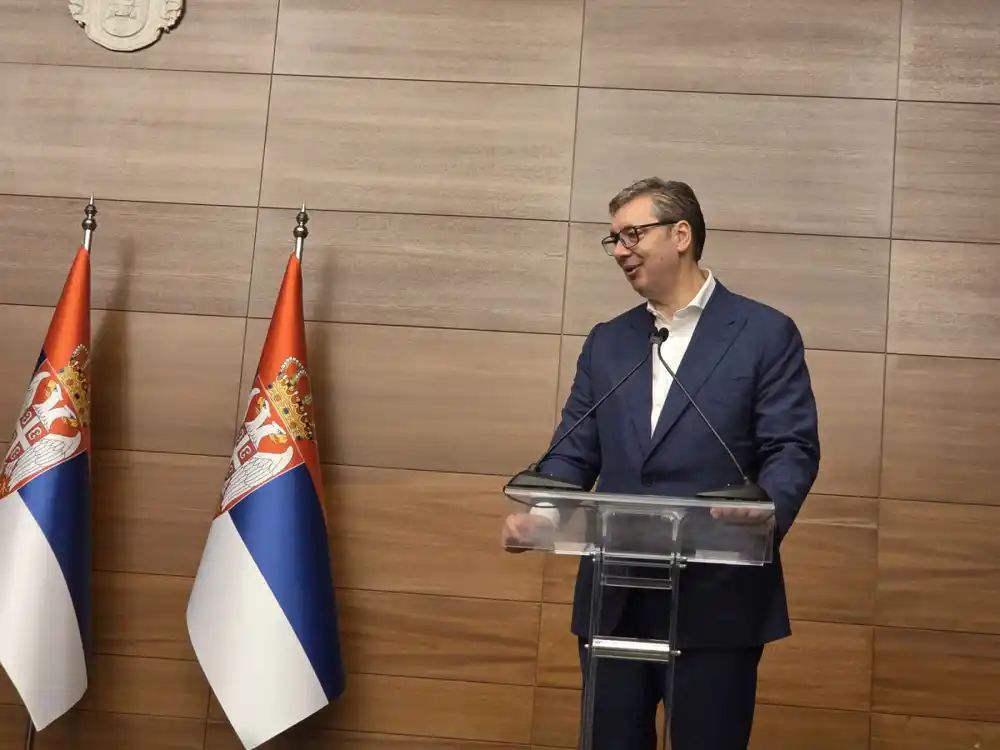 Vučić najavio povećanje penzija i plata u zdravstvu i prosvjeti