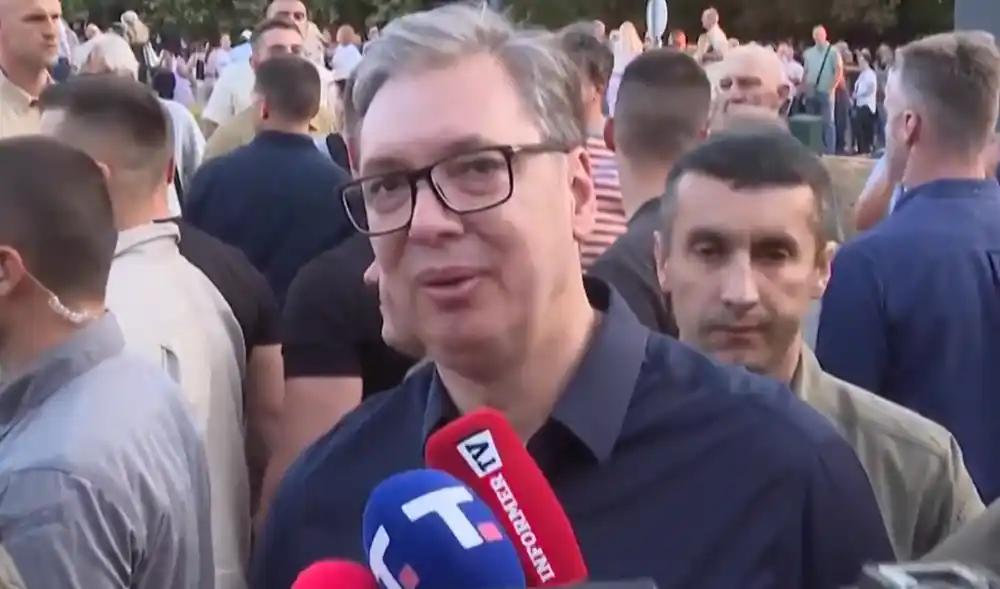 Vučić sa skupa protiv blokada na Banjici: Razgovaramo da se pomirimo sa sestrama i braćom, obojena revolucija je propala i narod je pobijedio!