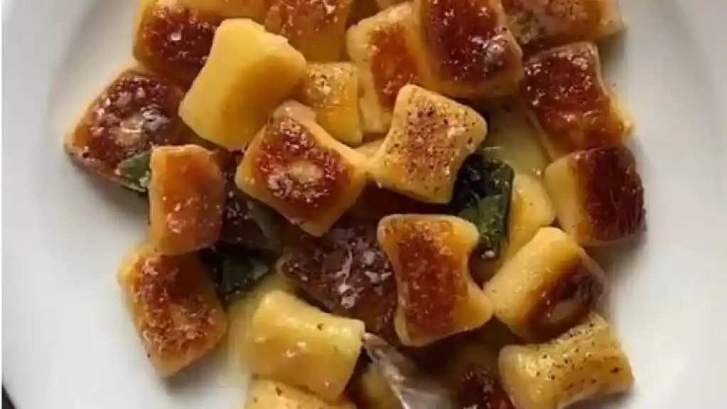 ZABORAVITE na kuvanje: Hrskavi, pečeni njoki novi su  HIT u salatama