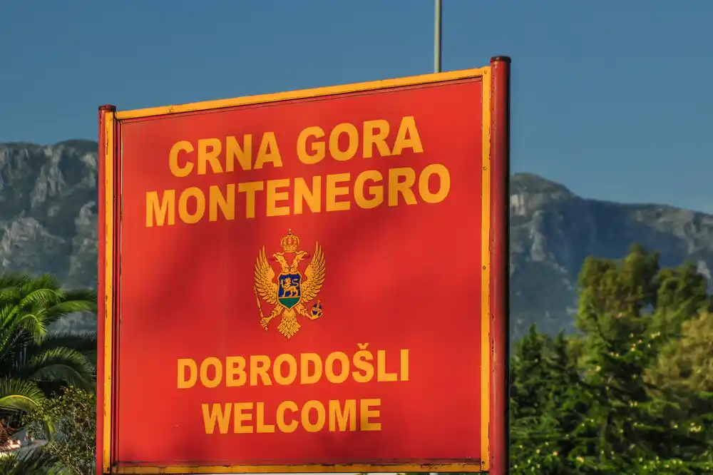 Ako Crna Gora izgubi strance, neće izgubiti problem – nego sebe