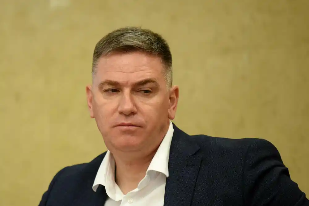 Huter: Turizam se sistemski urušava u cilju slabljenja ekonomske stabilnosti države