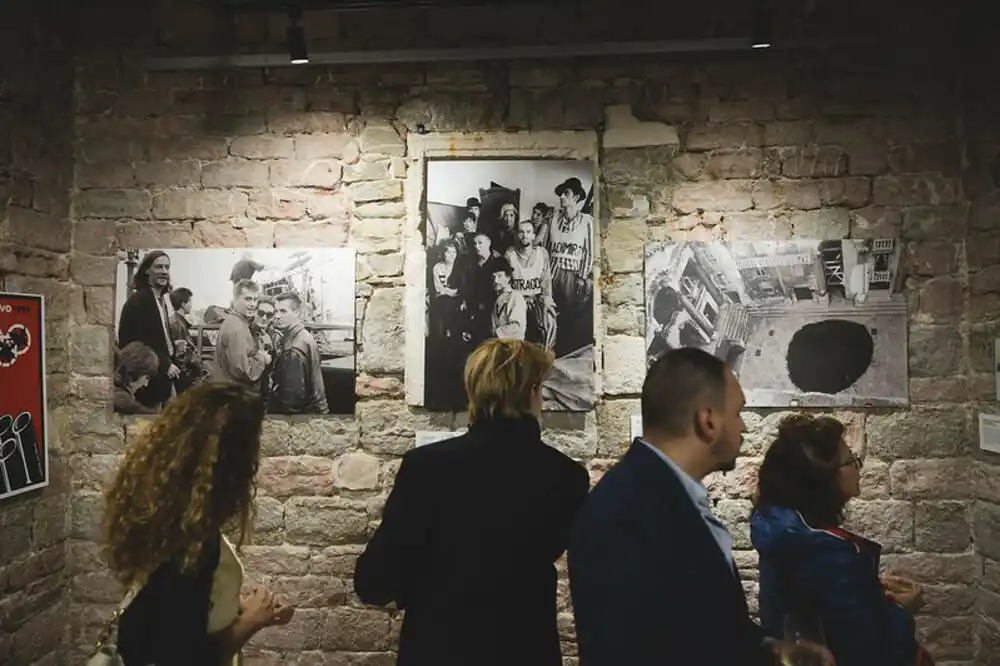 Izložba „Devedesete: od nepristajanja do otpora“ na Cetinju