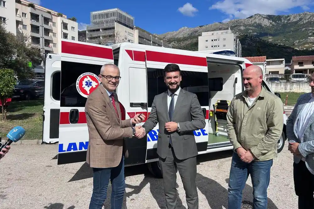 Jovanović uručio direktoru ZHMP-a donaciju od 100.000 eura: „Budvi je potrebna bolnica“