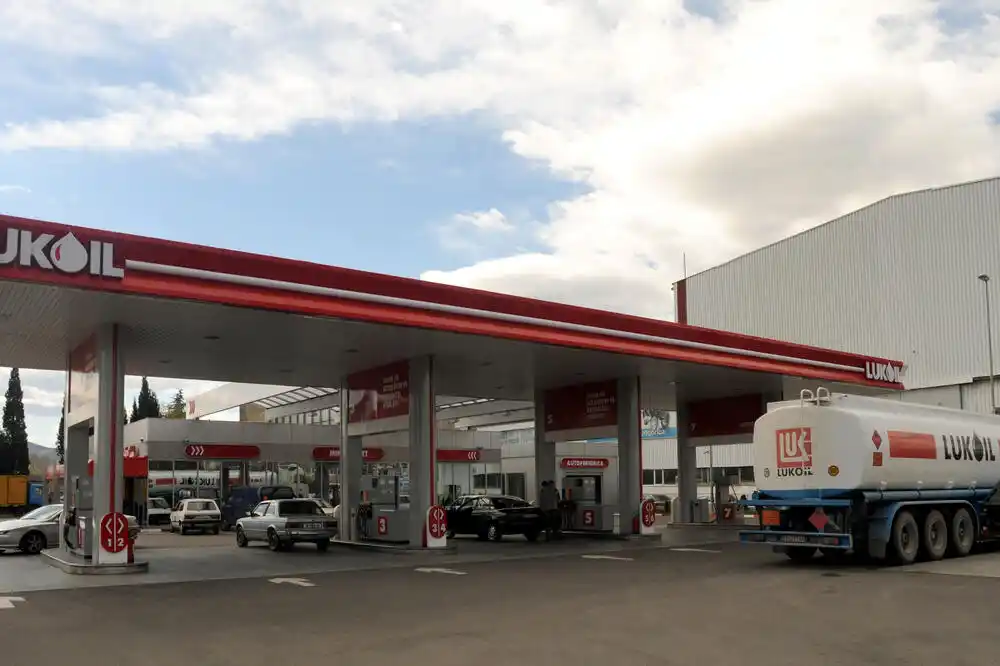 „Lukoil“ u Crnoj Gori prodaje goriva iz Grčke: Imaju filijalu u Podgorici, nemaju direktne poslove sa Rusijom