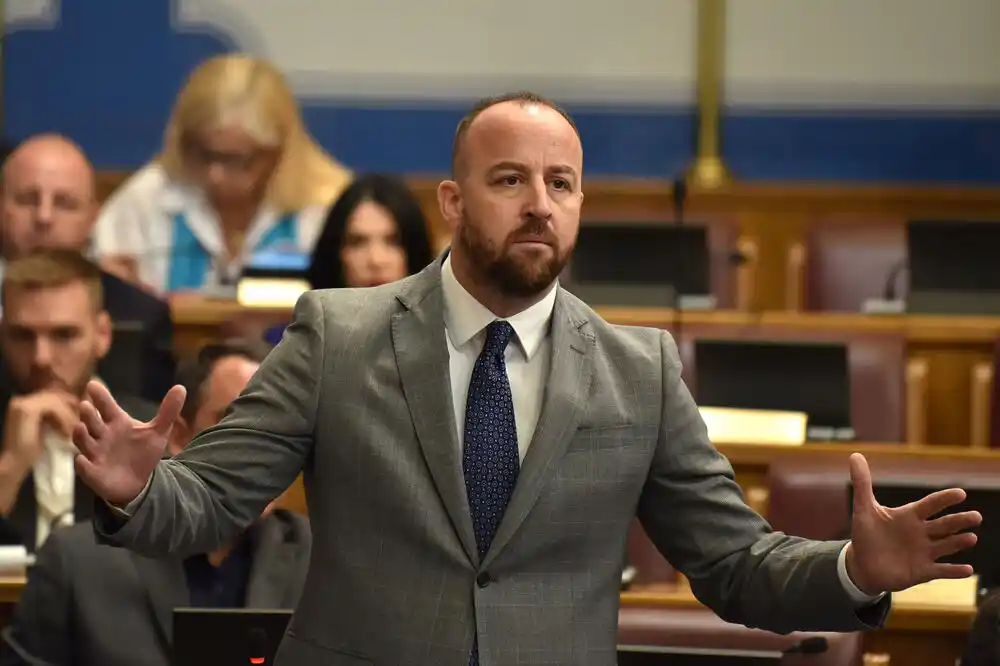 Nikolić: Od danas niste samo politički protivnici, jer su se neki legitimisali kao lični neprijatelji