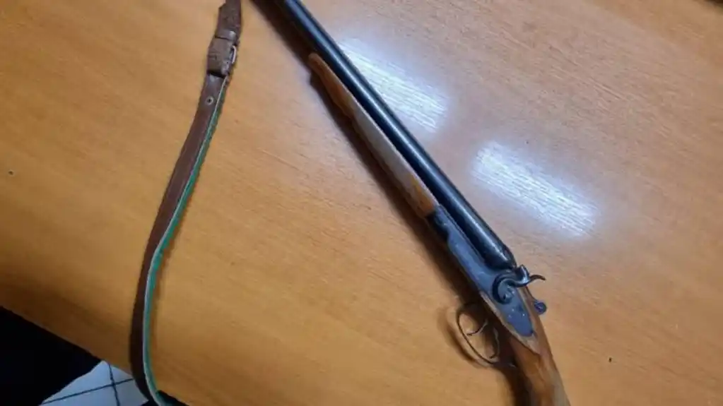 Policija PRETRESOM stana u Risnu pronašla i oduzela pušku u ilegalnom posjedu