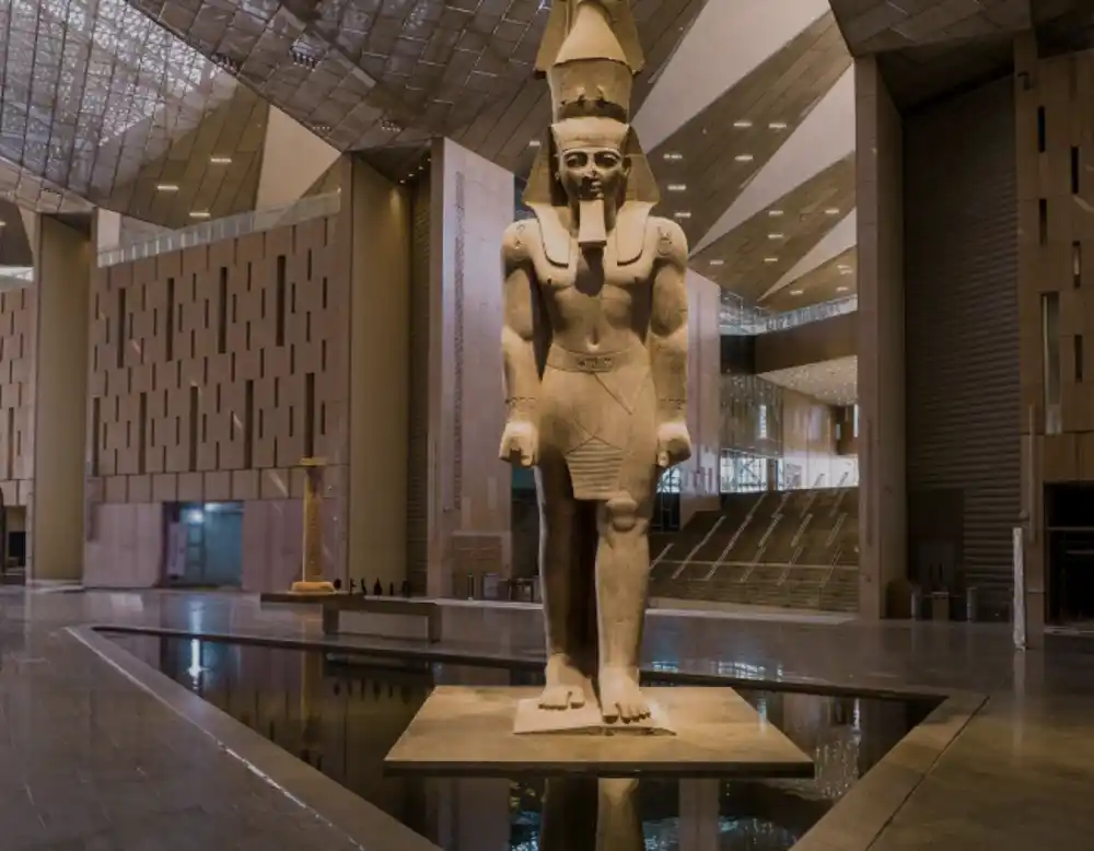 Poslije dvije decenije izgradnje, Veliki egipatski muzej u Gizi se konačno otvara.