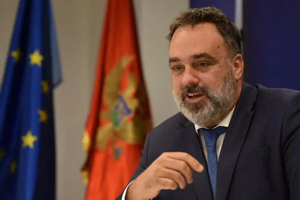 Račune krije skoro 60 odsto funkcionera