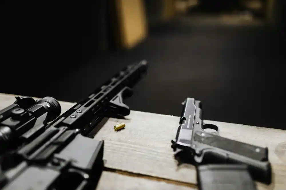 Stotine komada oružja izdato za više od 300 lici povezanih sa kriminalnim grupama: Policija sprovodi projekat „Browning“