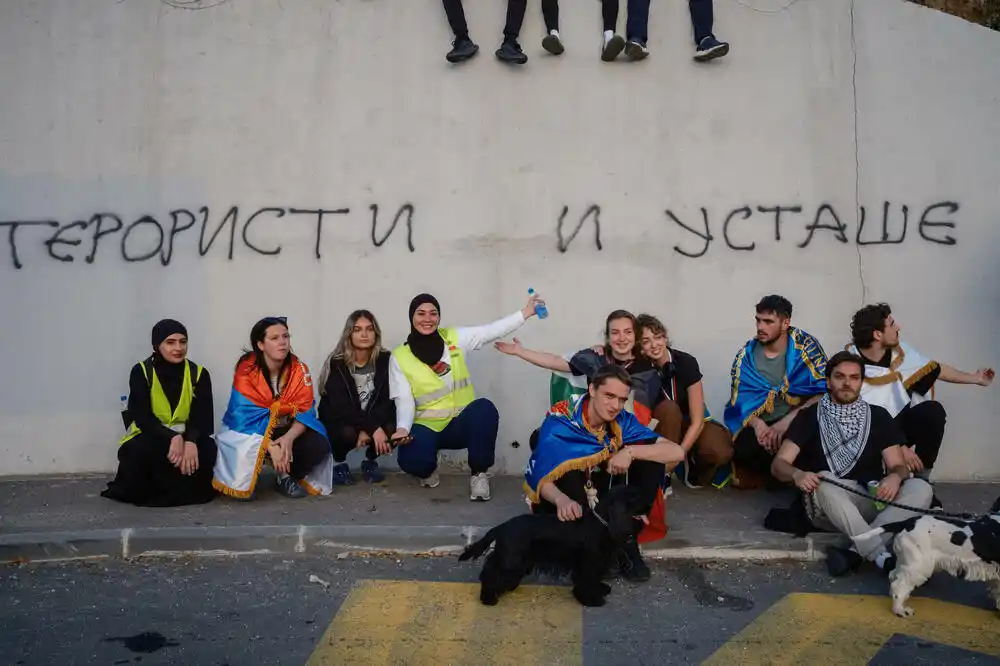 Studenti iz Novog Pazara zahvalili mitropolitu Justinu na ustupanju manastira Studenica za prenoćište