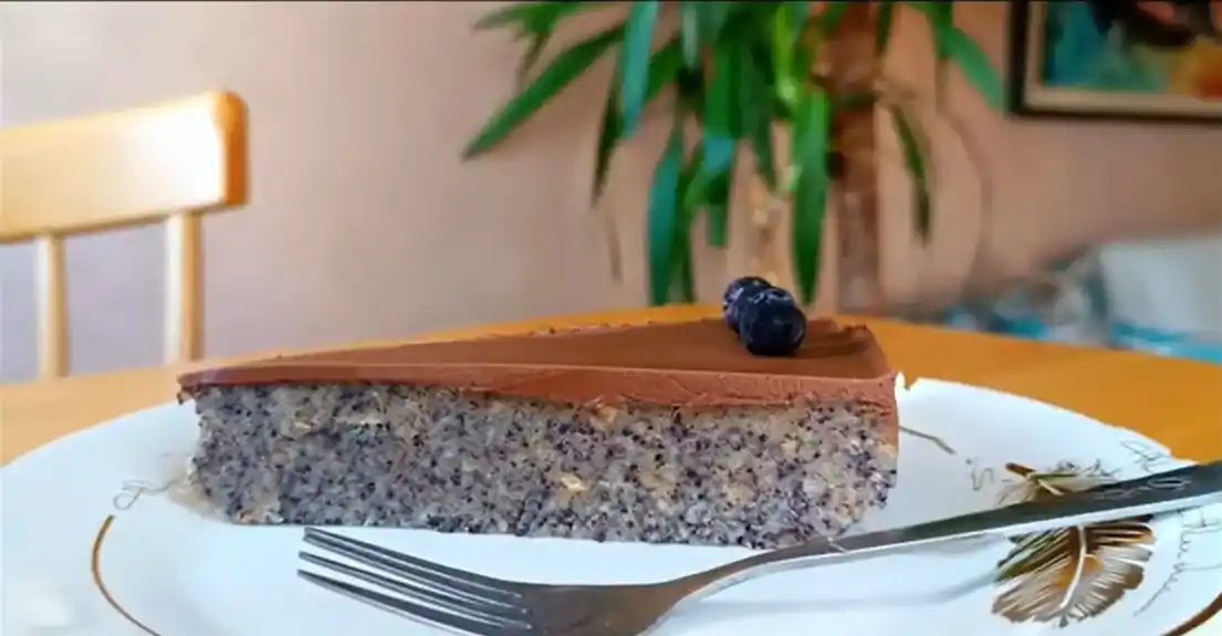 Super brza torta sa makom i čokoladom: Gotova za 15min, nema pečenja a polizaćete prste