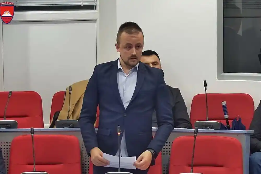 Đukić: Oduzeti nagradu 3. januar glumcu Moameru Kasumoviću, osuđenom pedofilu – portparolu DPS-a