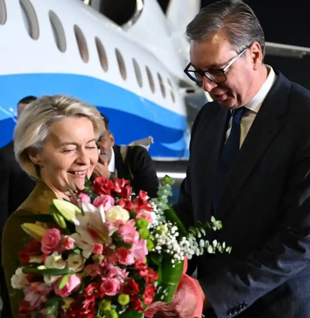 Ursula fon der Lajen u Beogradu, svečani doček ispred palate „Srbija“: Tet-a-tet sastanak sa predsjednikom Vučićem