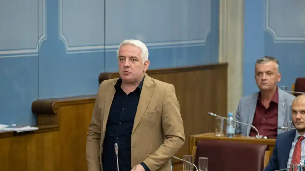 Vučurović: Nadležni da odmah UKLONE ploču u Morinju i doprinesu  SMIRIVANJU  situacije