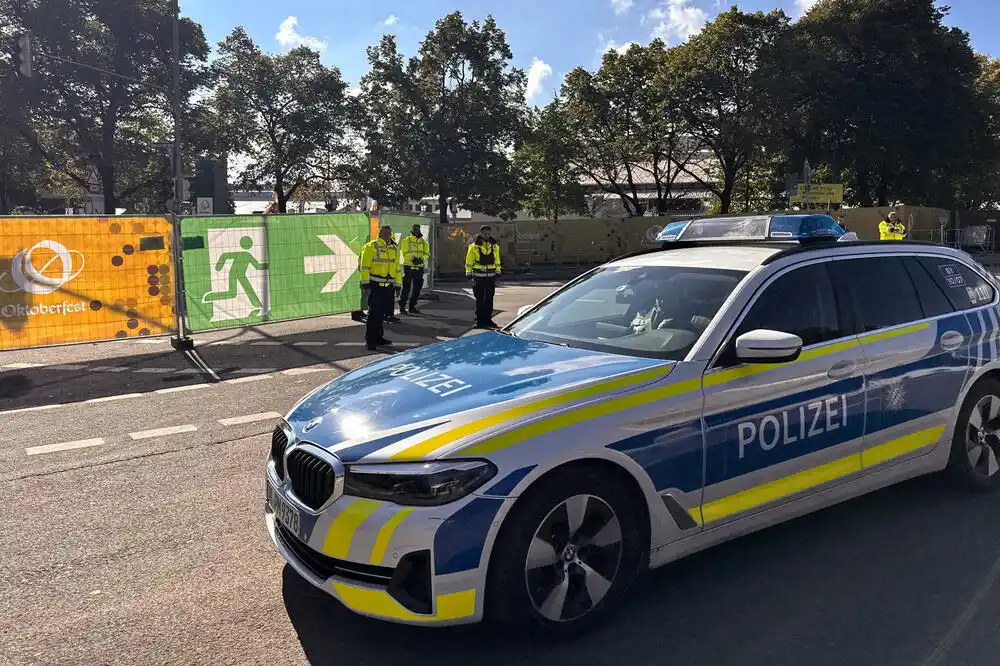 Zatvoren ulaz na Oktoberfest u Minhenu, sumnja se da je požar u stambenoj zgradi podmetnut
