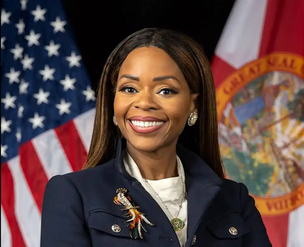 Američka kongresmenka iz Demokrata optužena za krađu, prijeti joj kazna do 53 godine zatvora