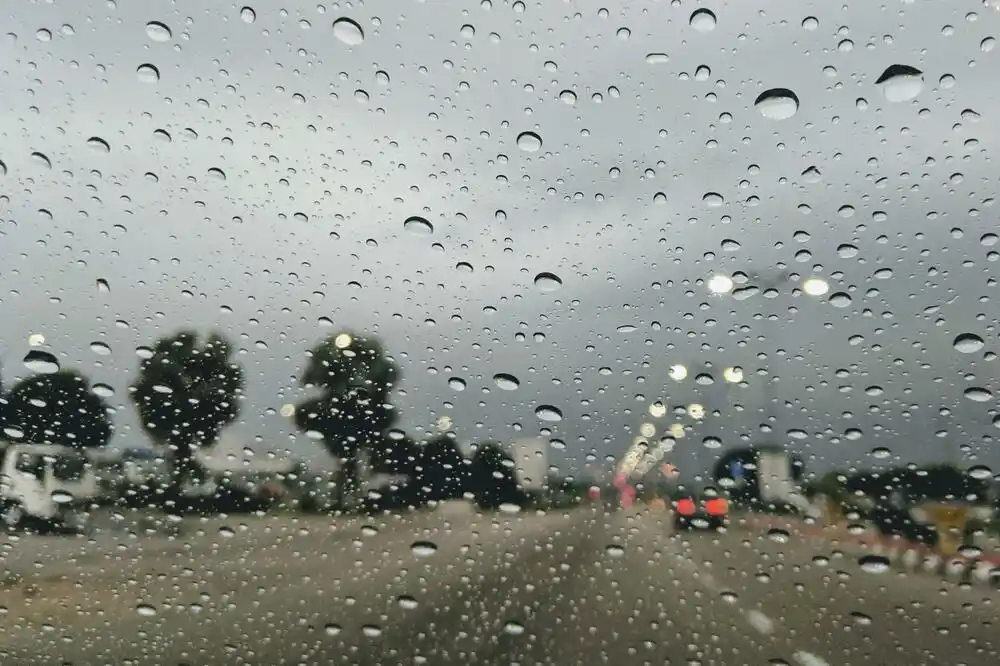 AMSCG: Oprezno na putevima, loši uslovi za vožnju