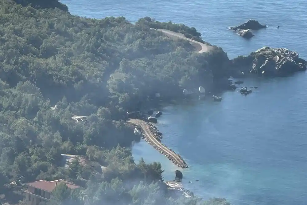 Budva: Investiciono kupalište na Crvenoj glavici, u toku obimni radovi