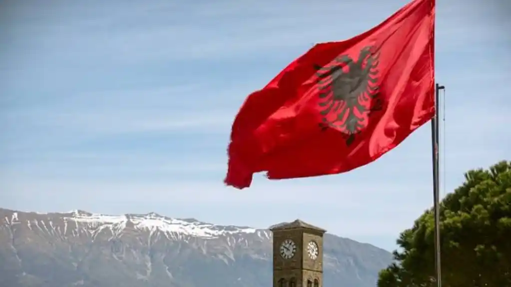 Čestitke povodom Dana nezavisnosti Albanije i Dana albanske zastave