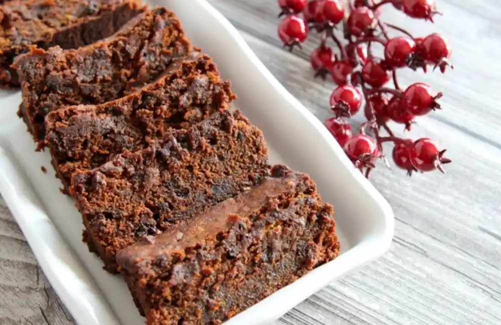 Crni kolač sa suvim voćem i rumom – neodoljiva poslastica, gotova očas posla!