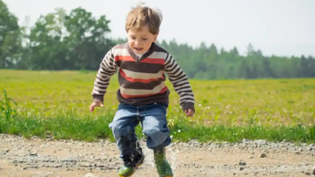 Deset OPASNIH stvari koje bi trebalo da DOPUSTIMO djetetu da radi