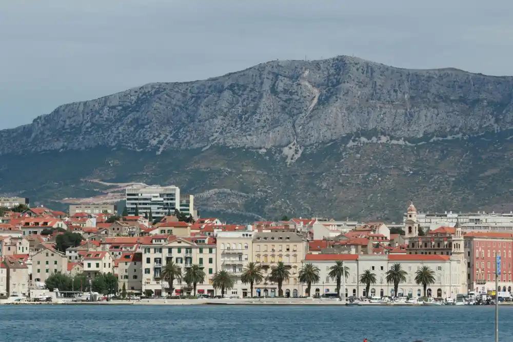 Devetorici huligana koji su prekinuli Dane srpske kulture u Splitu ukinut pritvor