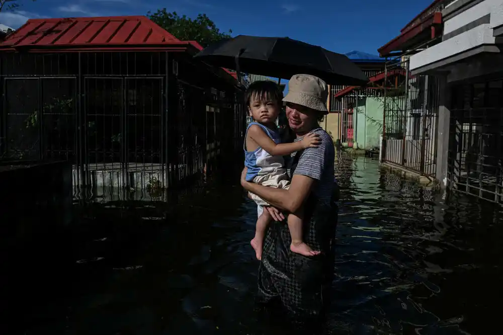 Hiljade ljudi evakuisano na Filipinima pred tajfunom