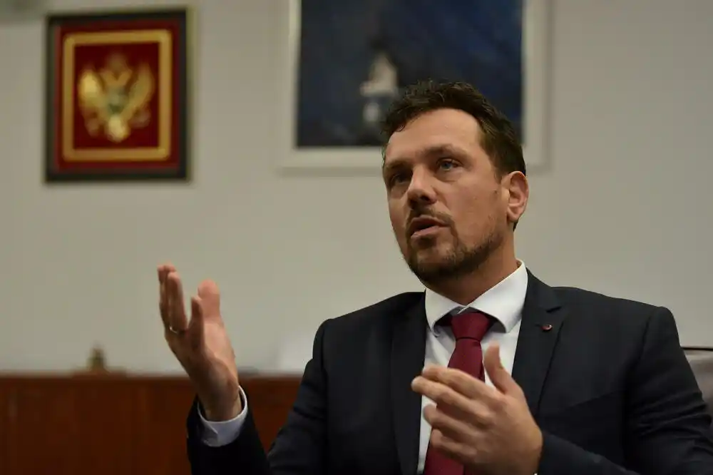 Kadić: Šimun je na dobrom putu da se upiše u red najgorih ministara zdravlja koje je Crna Gora ikad imala