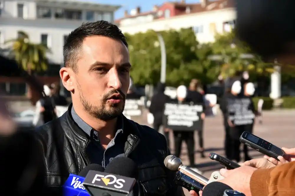 Kalezić podnio pritužbe Ombudsmanu protiv dvije kompanije: „Govor mržnje i diskriminacija na osnovu porijekla“