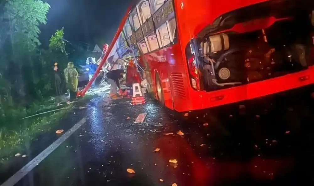 Kamenje zatrpalo autobus u Vijetnamu, najmanje šest osoba poginulo