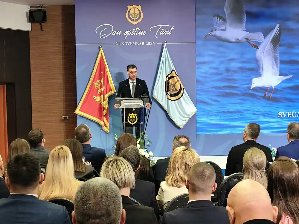 Komnenović: Multinacionalni i multikonfesionalni sklad koji Tivat živi je najveći razlog za slavlje