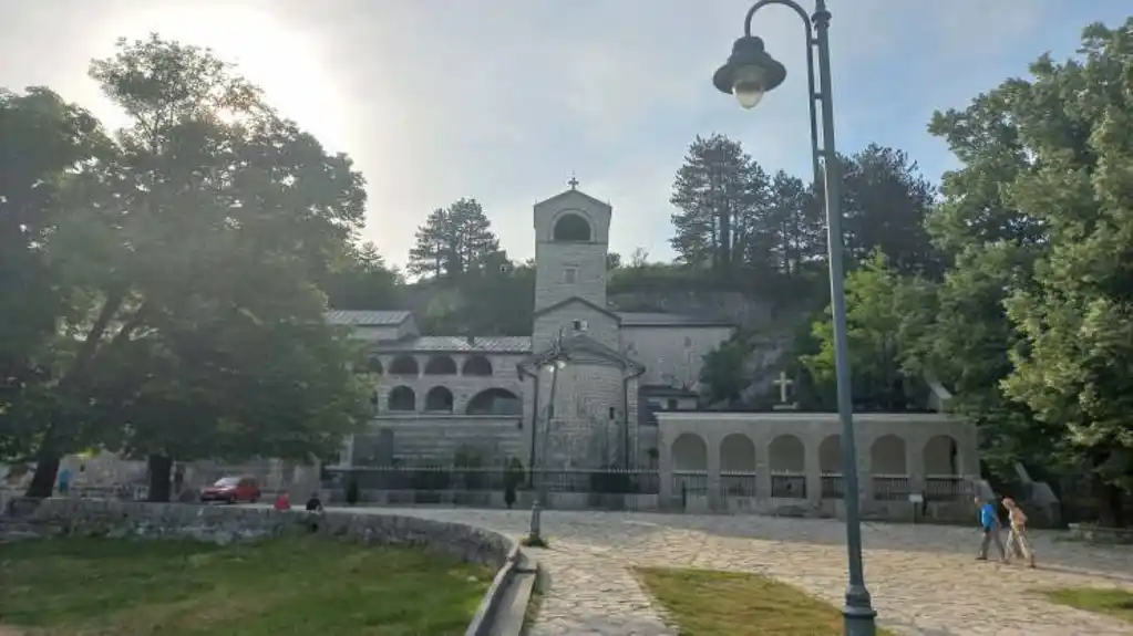 MCP: Obijena pravoslavna crkva u Ulcinju