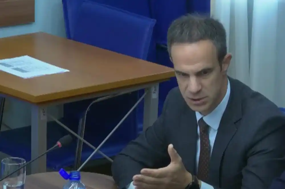 Mugoša: Većina nastavlja urušavanje parlamenta