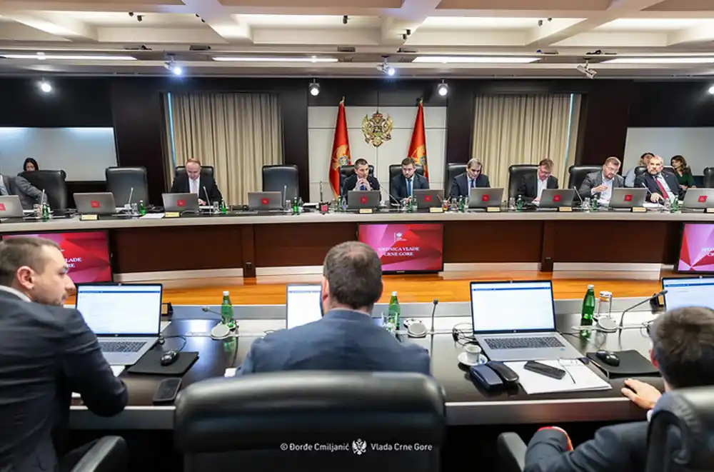 Ništa od povećanja plata funkcionerima