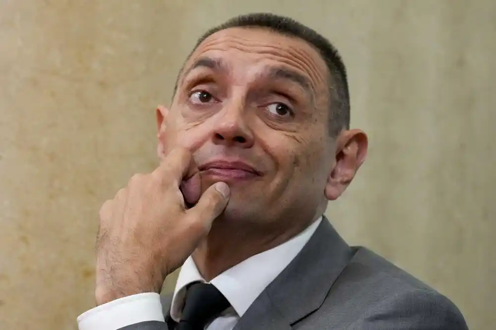 Pohvale Kneževiću, opomena Mandiću: Šta poručuje Vulin kritikom odluke da Crna Gora šalje vojnike za pomoć Ukrajini