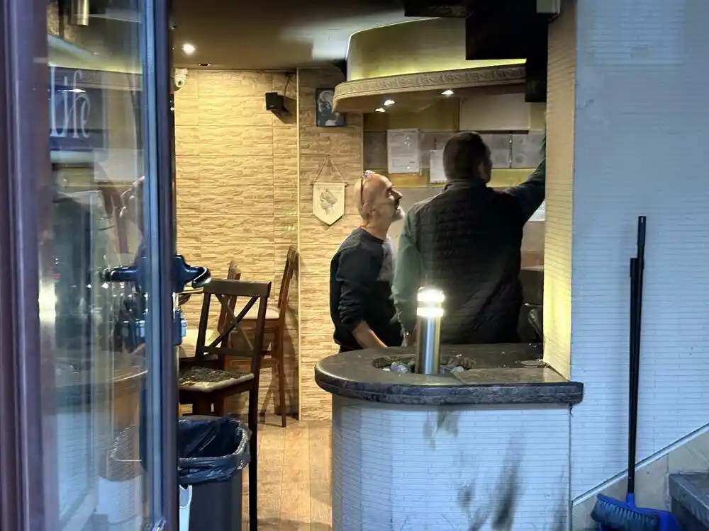 Posao cvjeta nakon napada: Barani redovni gosti kod Haruna Kaje, čiji je lokal zapaljen molotovljevim koktelom