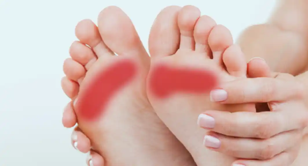 Stopala koja otiču mogu upozoravati na bolest jetre ili krvne ugruške