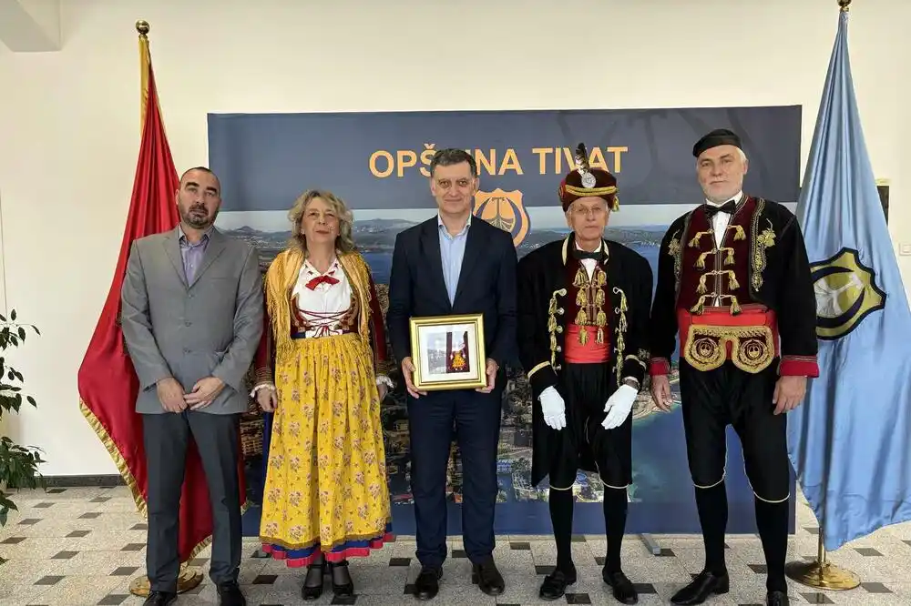 Tivatska podružnica odreda Bokeljske mornarice spremna za učešće u Novembarskim svečanostima