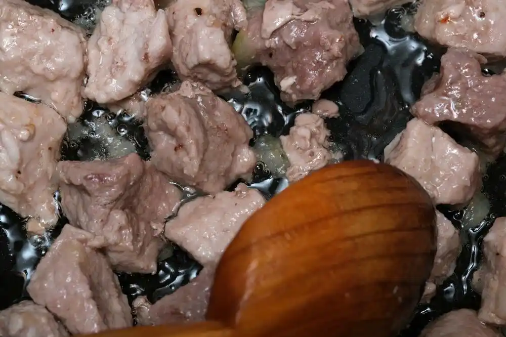 U Dubaiju otvoren restoran koji vodi „kuvar sa vještačkom inteligencijom“: Jedno od jela je „tartar od dinosaurusa“