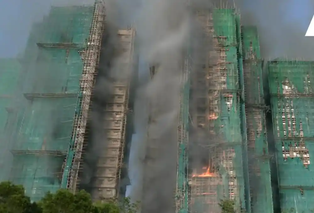 U požaru u Hongkongu stradale 44 osobe, skoro 300 nestalih