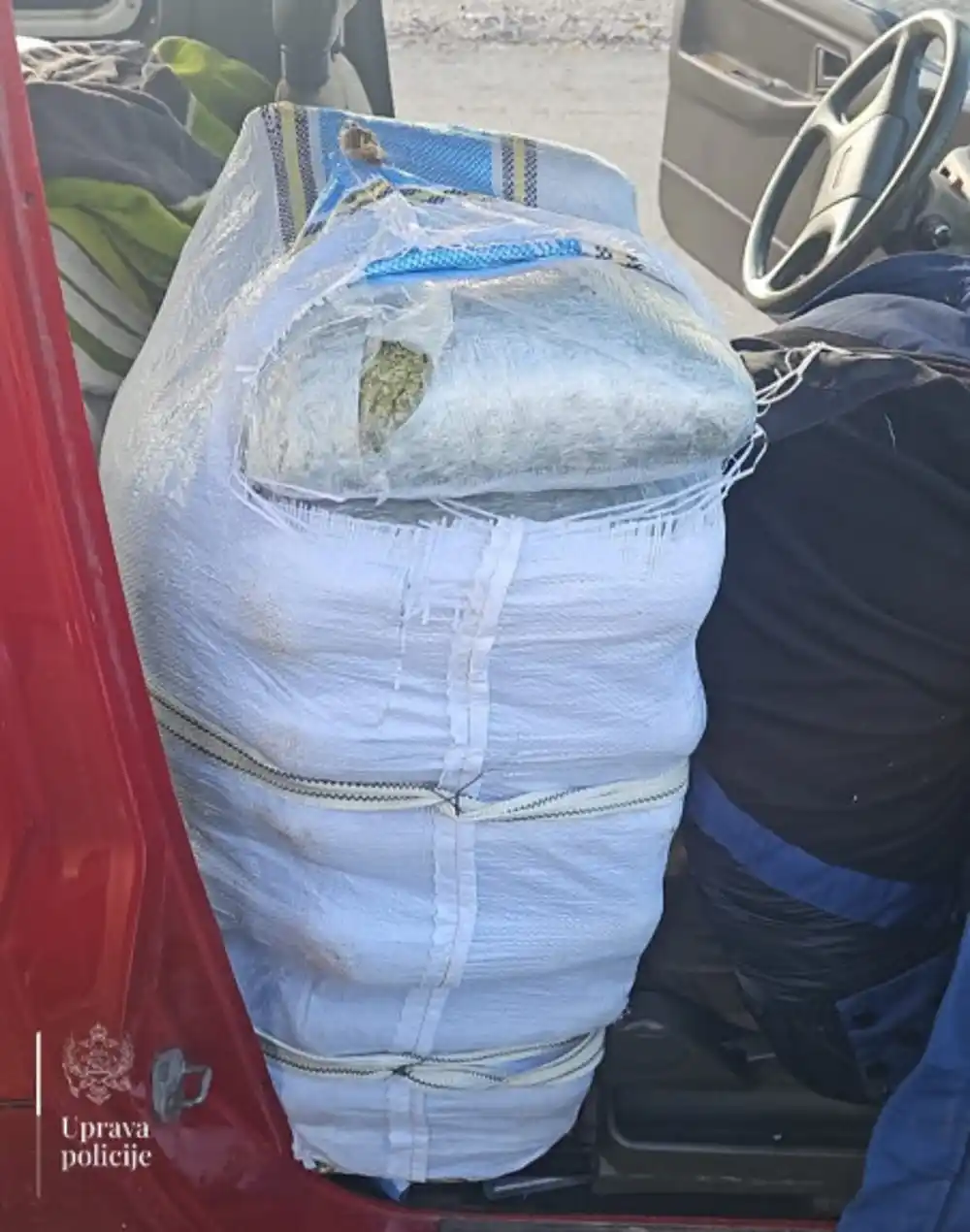 UP: Zaplijenjeno oko 60 kg marihuane, uhapšen Podgoričanin povezan s OKG