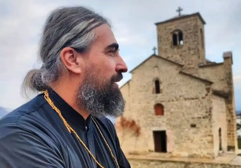 Upad policije u Đurđeve Stupove, mitropolit Metodije poslao poruku koja će se pamtiti