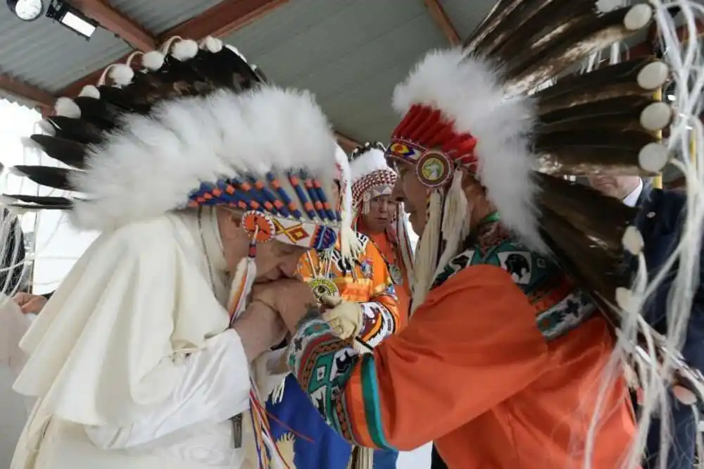 Vatikan vraća desetine predmeta plemenima u Kanadi