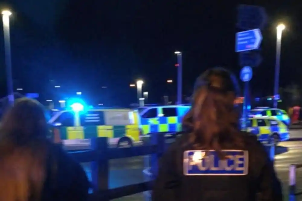 Velika Britanija: Devet osoba zadobilo povrede opasne po život nakon serije uboda nožem u vozu, dvije osobe uhapšene