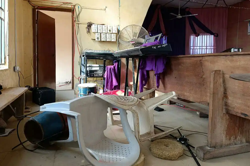 Više od 300 učenika i nastavnika oteto iz katoličke škole u Nigeriji