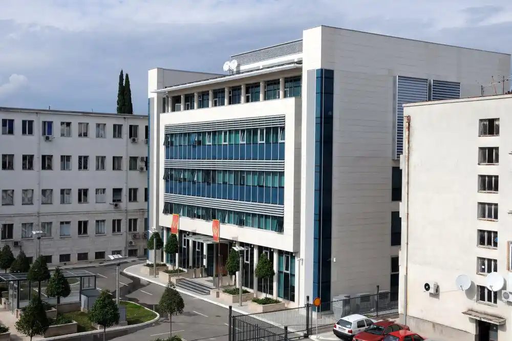 Vlada i dalje ćuti o Grediću