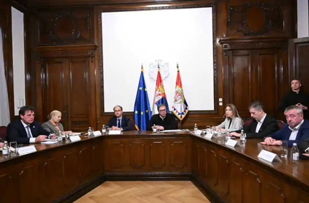 Vučić: Razmotreni aktuelni izazovi, donešeni zaključci koji štite interese Srbije